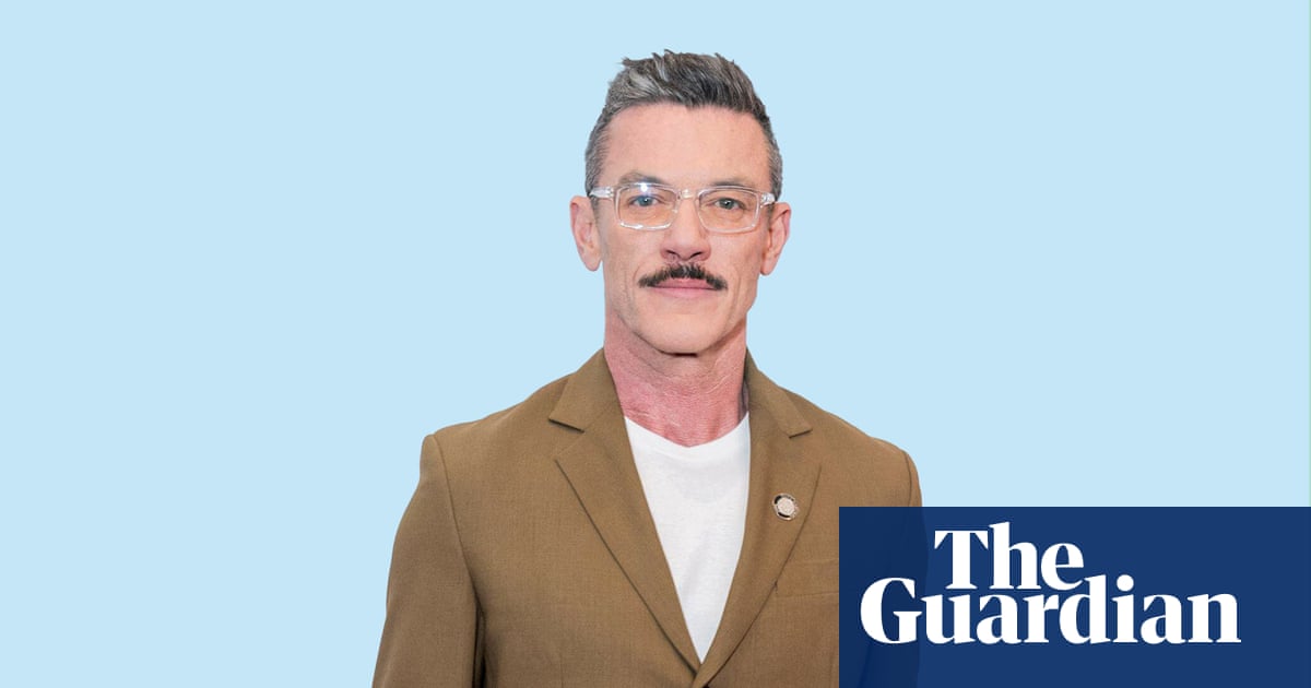 Luke Evans: 'Quando criança, eu estava apaixonado por Harrison Ford como Indiana Jones'