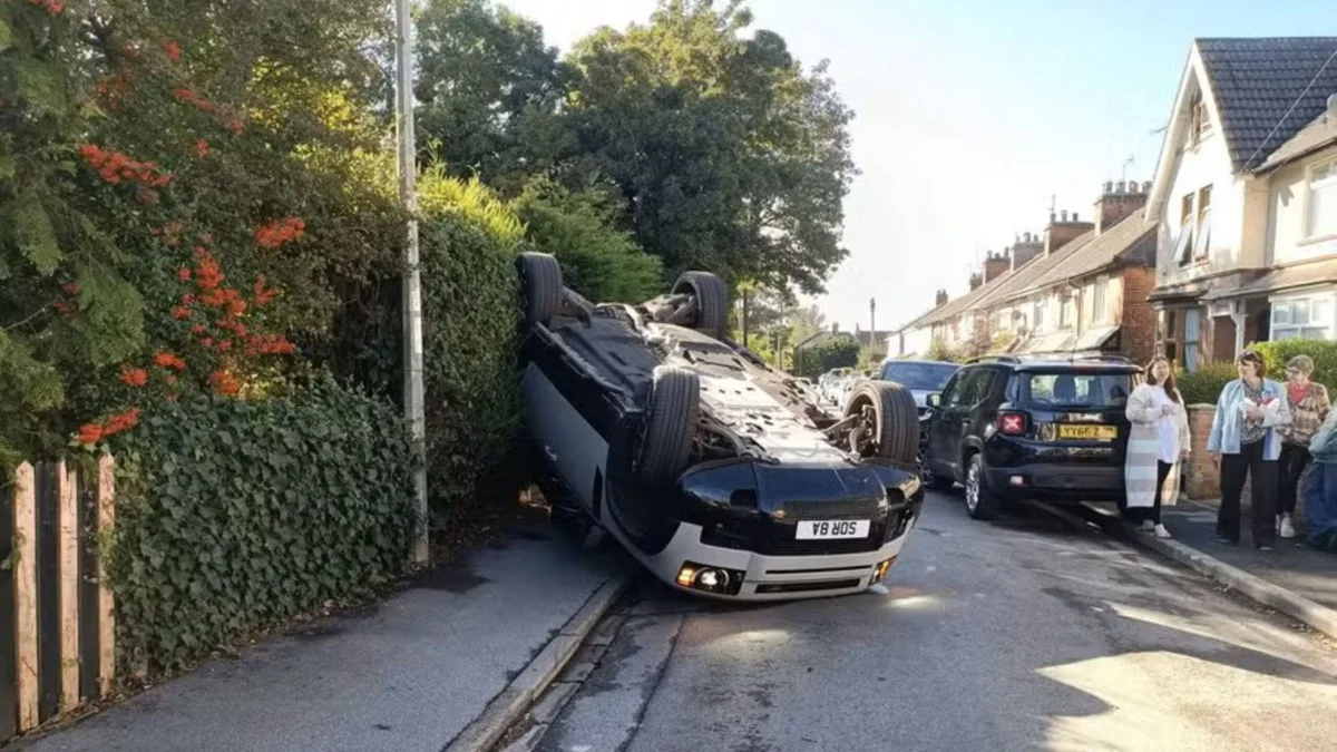 Atacante da Premier League capota carro a caminho de centro de treinamento