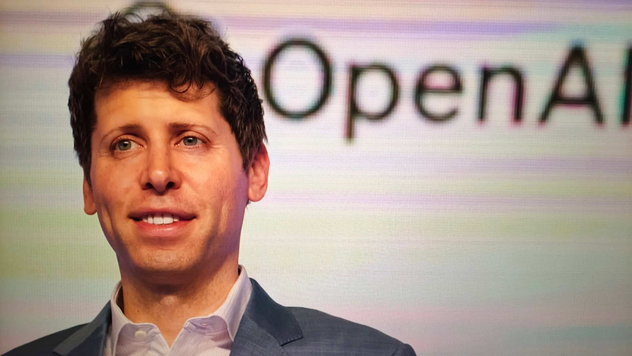 Sam Altman considera frear avanço da OpenAI após falhas em testes