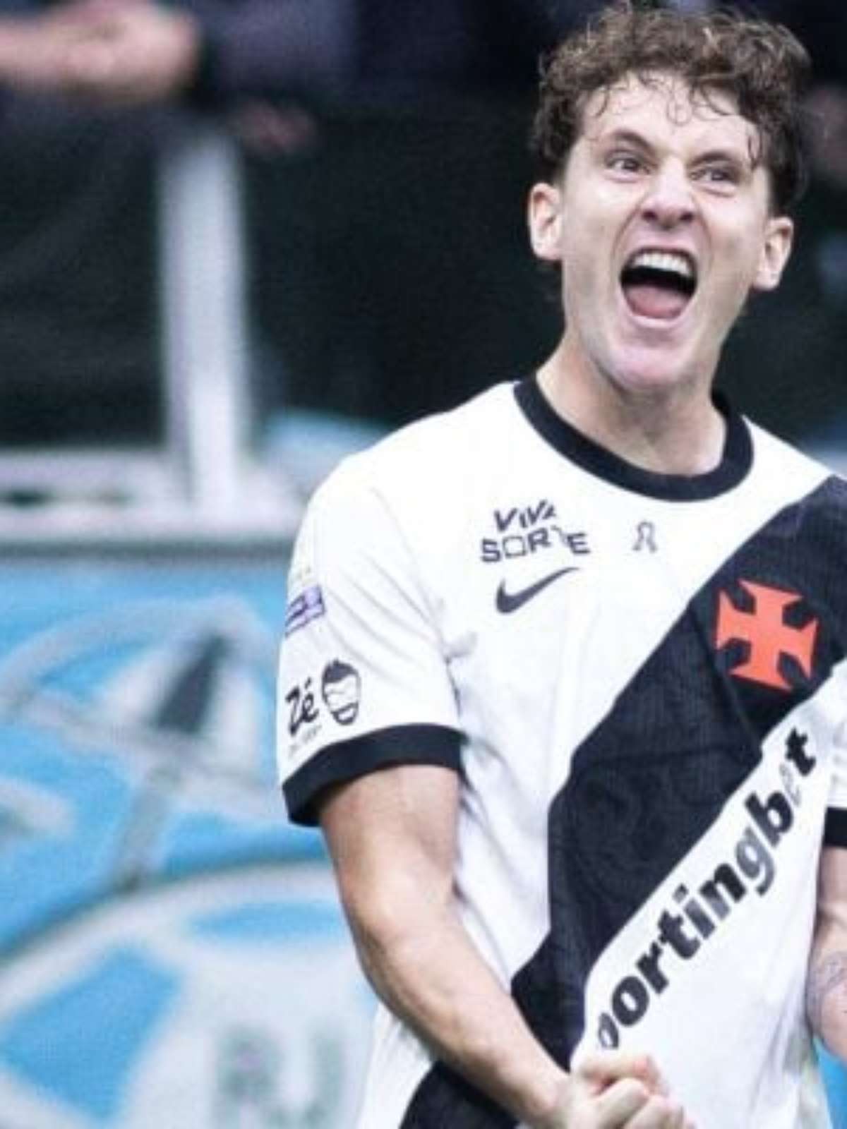 Vasco quebra tabu histórico, vence Grêmio de virada e respira no Z4