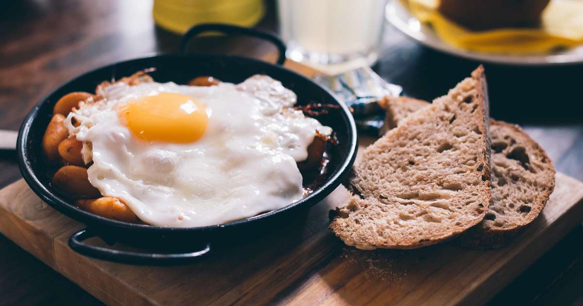 Comer só um ovo no café da manhã pode ser um grande erro após os 40, alerta nutricionista