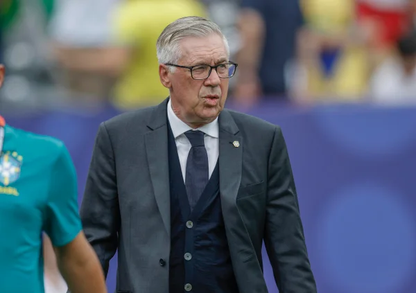 Carlo Ancelotti aparece entre os 15 treinadores mais bem pagos do mundo - destaque galeria
