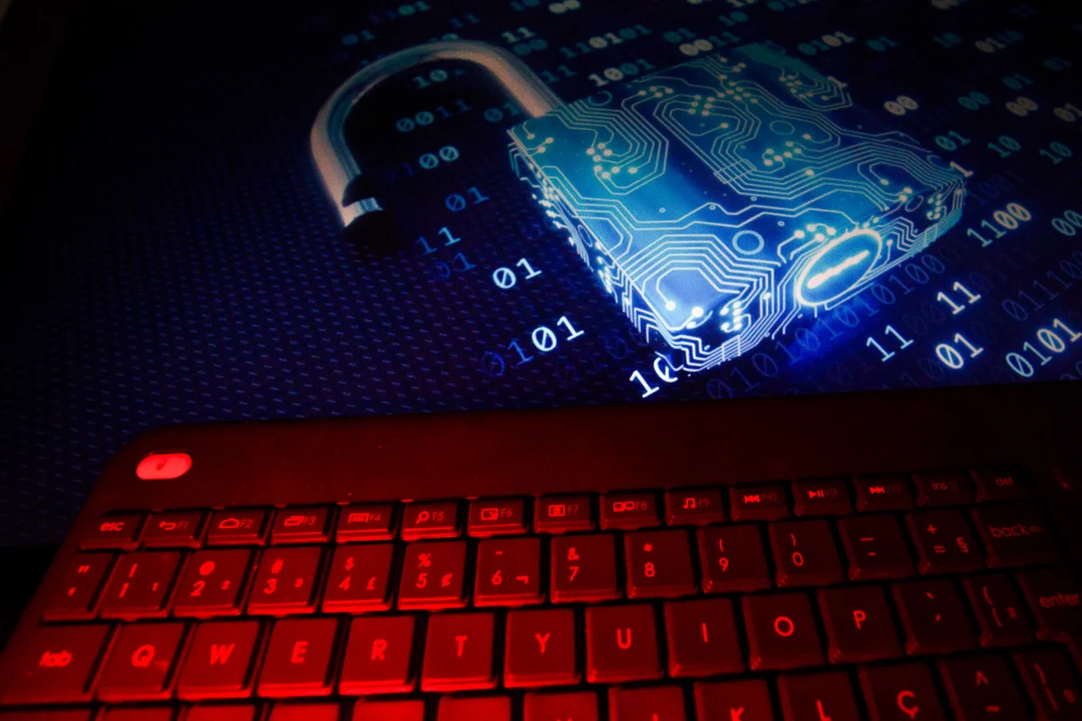 Grupo que disseminava racismo, homofobia e nazismo na internet é alvo da PF