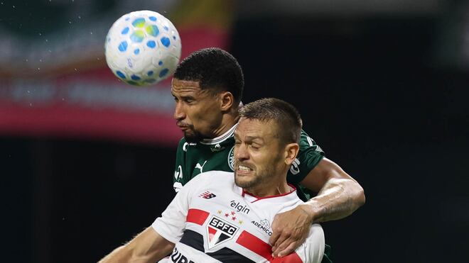 Em vez de festejar vitória sobre o São Paulo,auxiliar ironiza suspensão de Abel. ‘Vejo o noticiário.Futebol do Brasil é a cara da sociedade’,diz João Martins