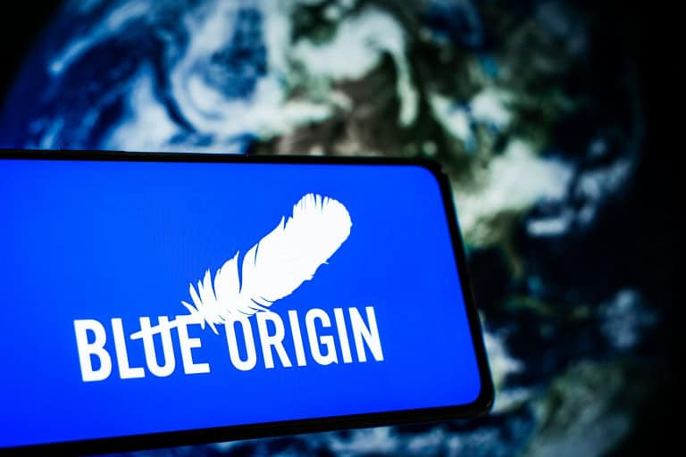 Rocket Lab contesta contrato de R$ 3,7 bilhões da NASA dado à Blue Origin