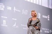 Julia Lemmertz se emociona ao receber homenagem no Festival de Brasília - imagem 4