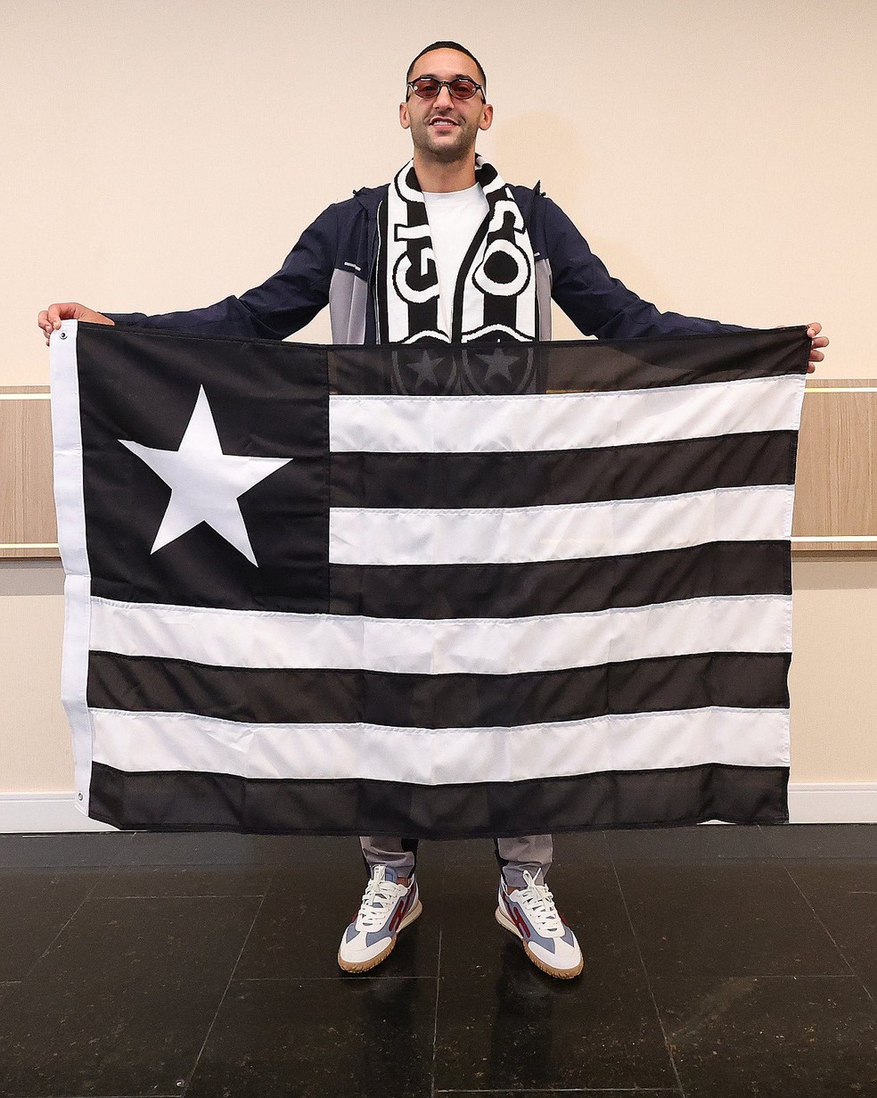 Botafogo anuncia contratação de Hakim Ziyech
