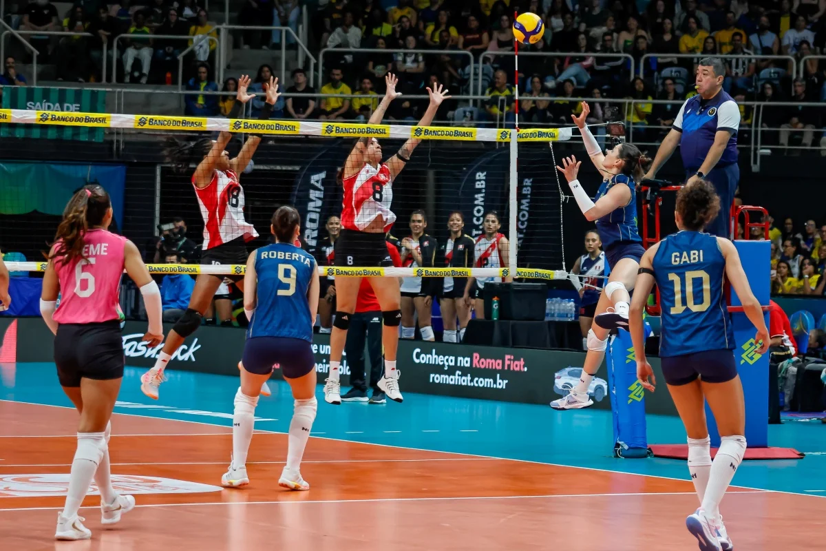 Brasil x Peru pelo Sul-Americano de Vôlei