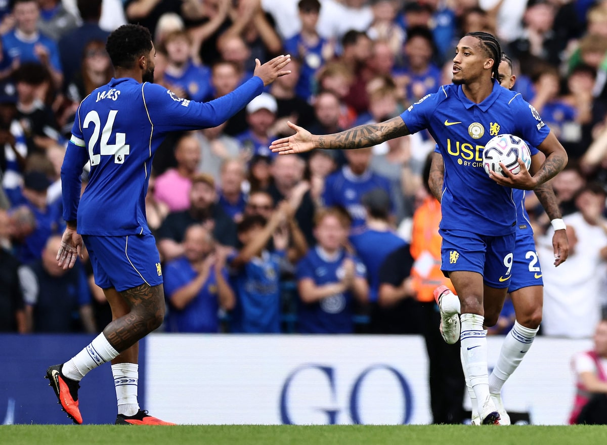 João Pedro marca, Chelsea reage e empata com Hull City; Liverpool deixa vitória escapar