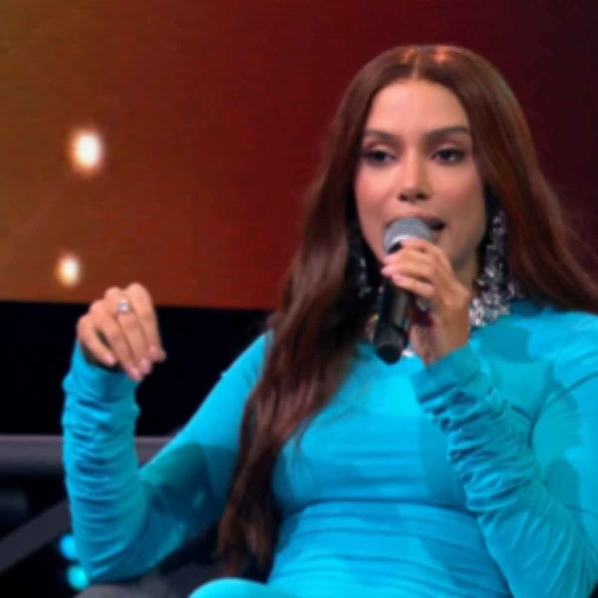 Anitta dá bronca ao vivo no 'Estrelas da Casa' ao ser interrompida com aplausos