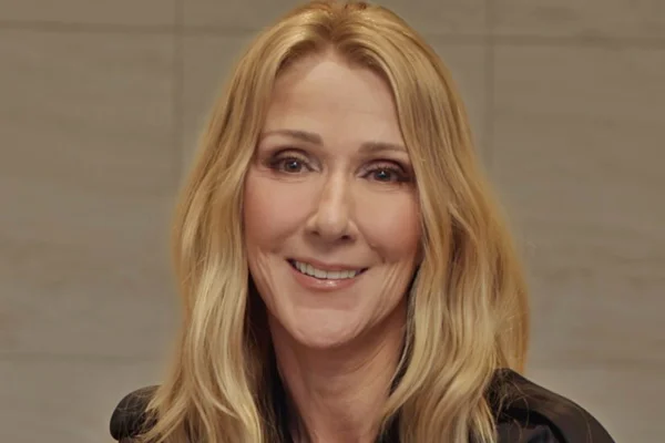Vídeo: Céline Dion emociona ao cantar clássico em retorno aos palcos - destaque galeria