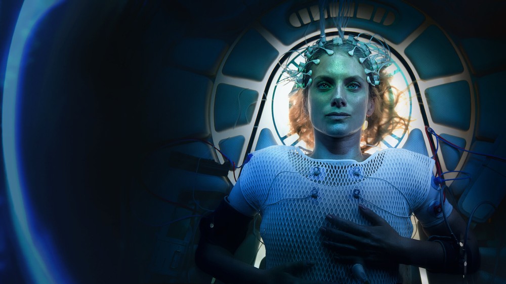 Em Oxigênio, uma mulher acorda, sem saber quem é, em uma câmara criogênica — Foto: Divulgação/Netflix
