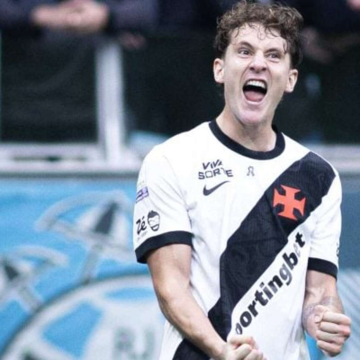 Vasco quebra tabu histórico, vence Grêmio de virada e respira no Z4