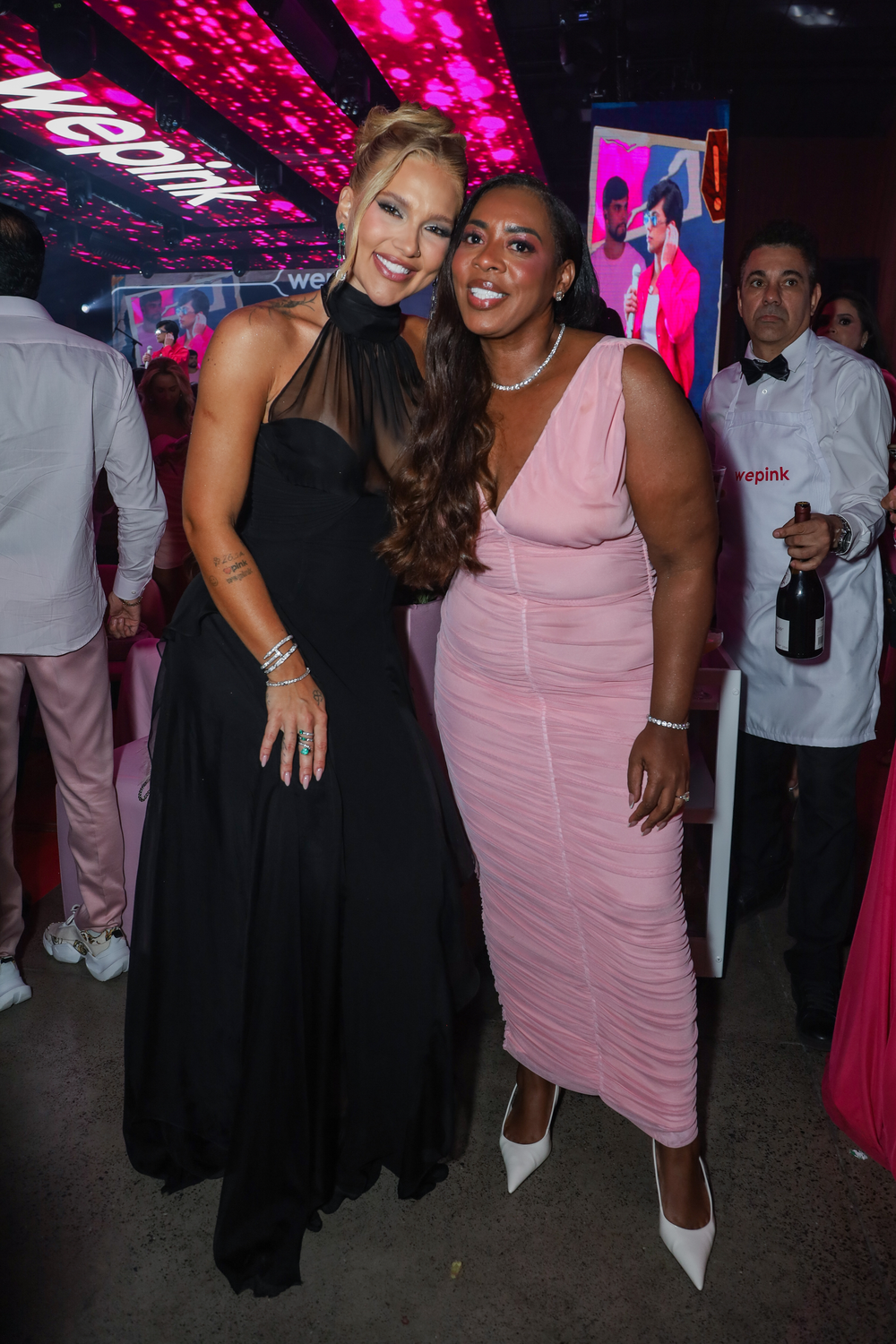 Virginia Fonseca e a mãe de Vini Jr. — Foto: Clayton Felizardo / Brazilnews