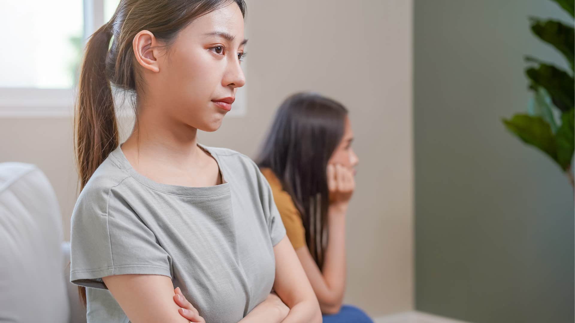 Pessoas que foram profundamente feridas por seus pais frequentemente ouviam estas 11 frases de boas intenções ao crescer