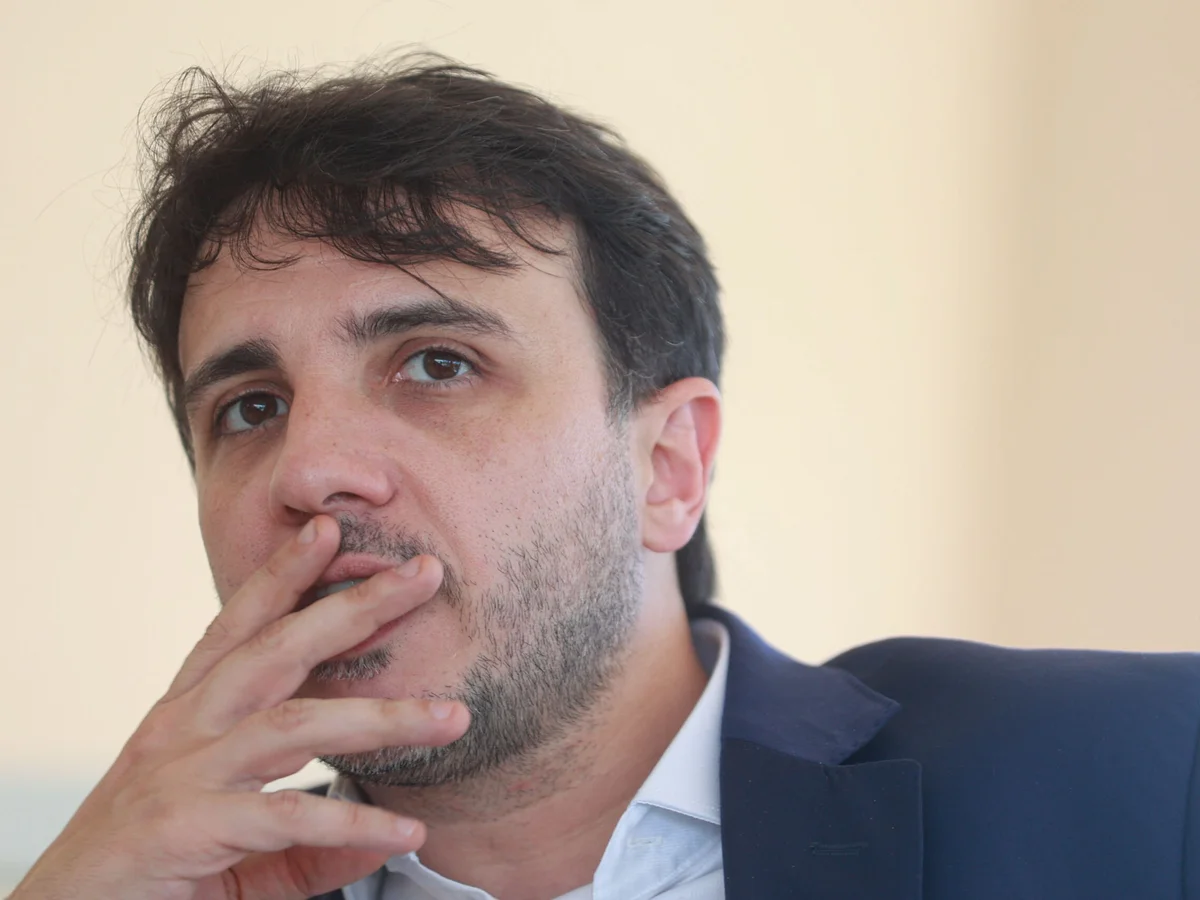 Sigilo do Master cai e Renan alfineta Flávio e Lula: "Vou dormir tranquilo"
