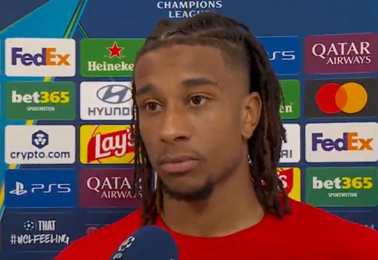 Olise viraliza com entrevista inusitada após goleada do Bayern na Champions: 'Pior entrevistado de todos os tempos'