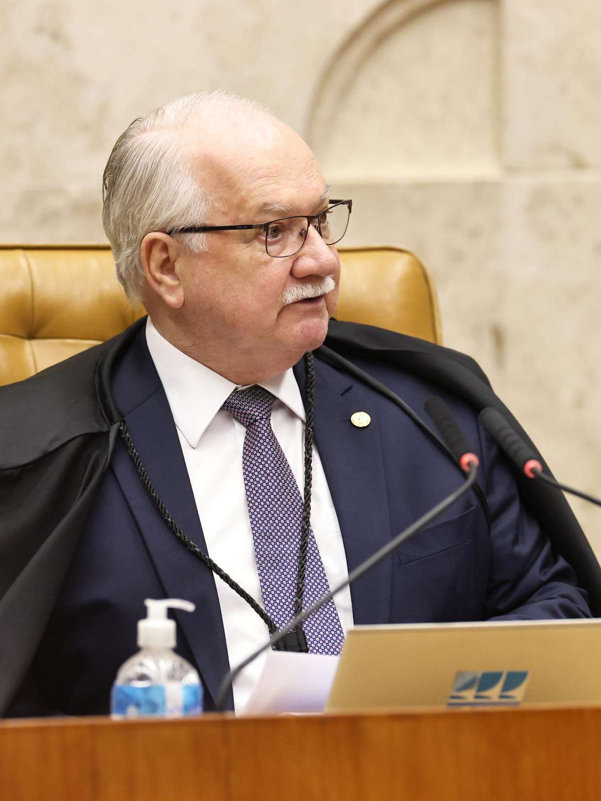 Fachin pede que Mendonça levante sigilo total do inquérito do caso Master em até 24 horas