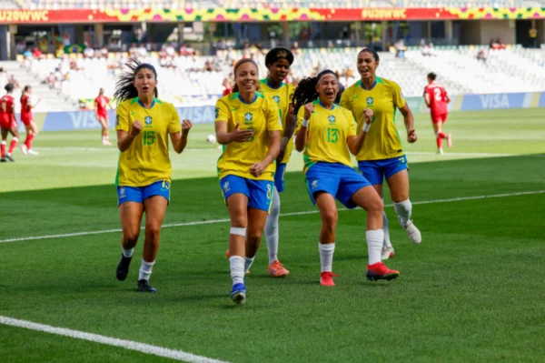 Brasil vence Inglaterra de virada e vai às oitavas da Copa Feminina Sub-20