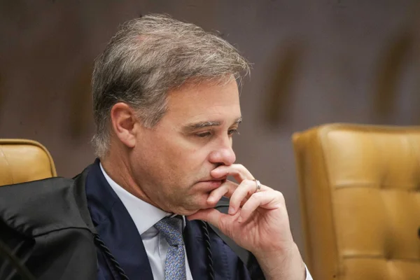 André Mendonça quebra sigilo de derivados do Caso Master, como o Dark Horse
