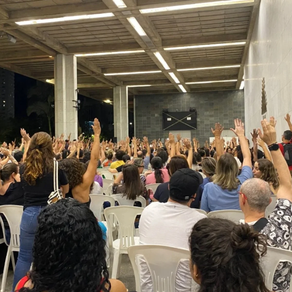 Professores de escolas particulares de BH param aulas na quarta (16)