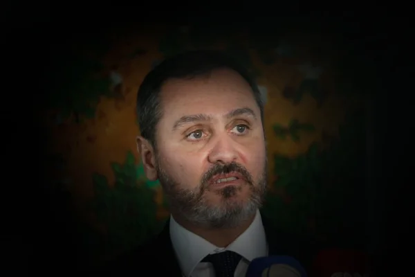 Fux e Kassio antecipam voto, e STF tem maioria para afastamento de Andrei