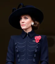 Kate Middleton volta ao hospital onde tratou câncer em visita emocionante