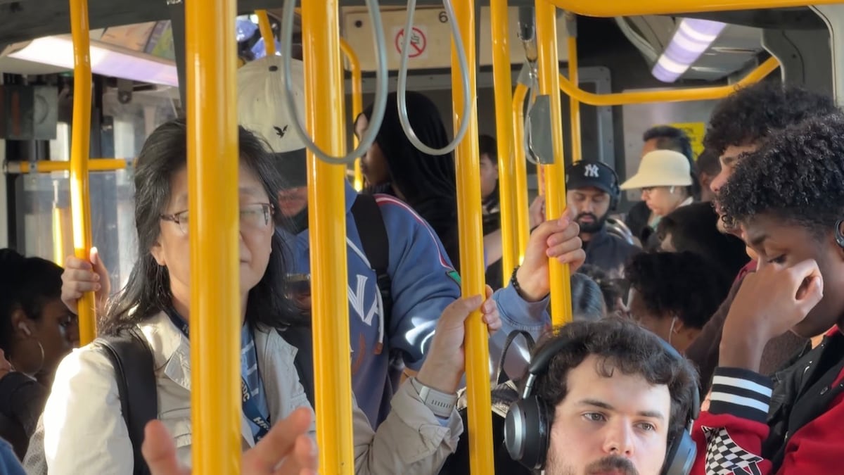 Barrhaven bus commute highlights ongoing concerns over delays and reliability