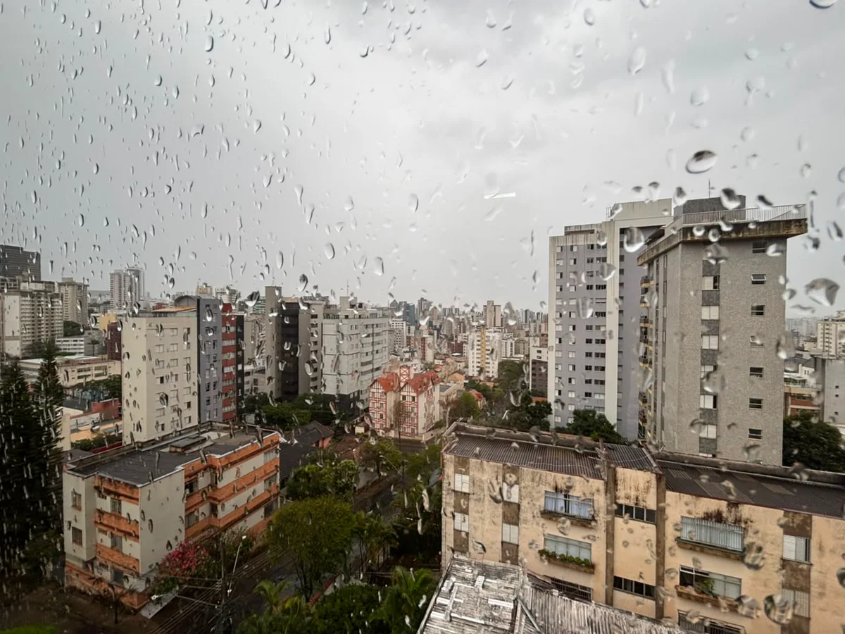 Imagem da matéria: MG tem 164 cidades sob alerta de tempestade e granizo nesta 5ª; veja lista