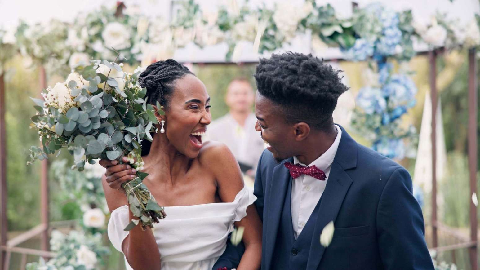Micro weddings estão ganhando espaço entre os casais; entenda como funciona o casamento intimista e suas vantagens