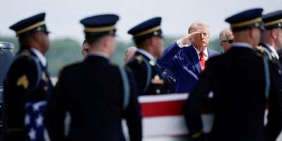 Presidente dos EUA, Donald Trump, faz saudação a militares em Dover, Delaware 22 de julho de 2026 REUTERS/Evan Vucci Foto: Reuters