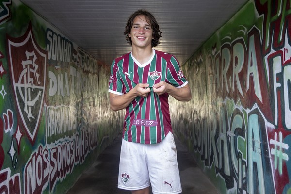 Após levar 32 pontos em acidente na infância, Ruan Sales chega ao profissional do Fluminense: 'Minha perna poderia encolher'