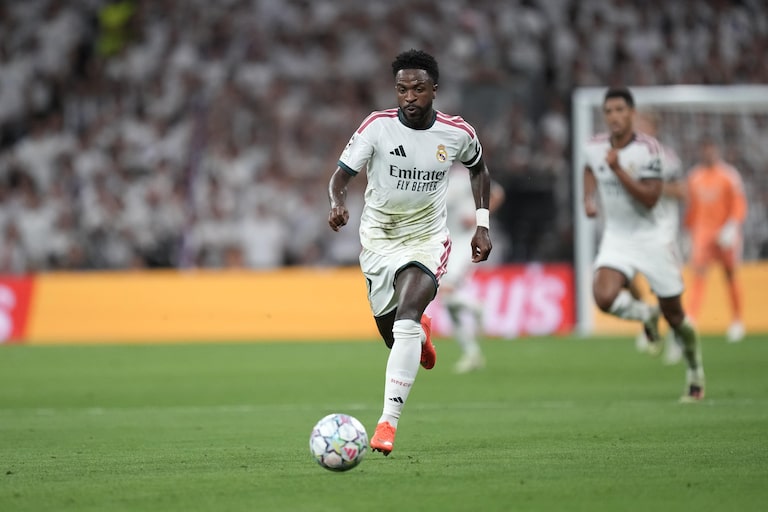 ‘Mourinho transforma Vini Jr.’: jornais espanhóis destacam brasileiro ‘solidário’ no Real Madrid