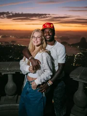 Foto: Virginia chega a Madri e é recebida com declaração romântica de Vini